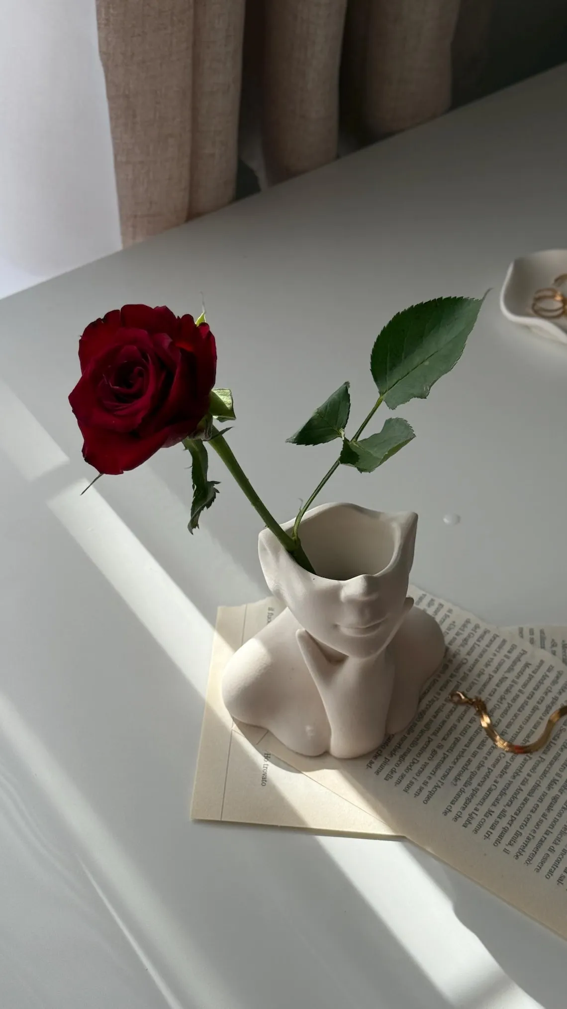 Contemporary Minimalist Jesmonite Vase 2